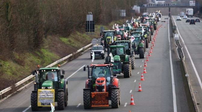 Farmers block major roads around Paris