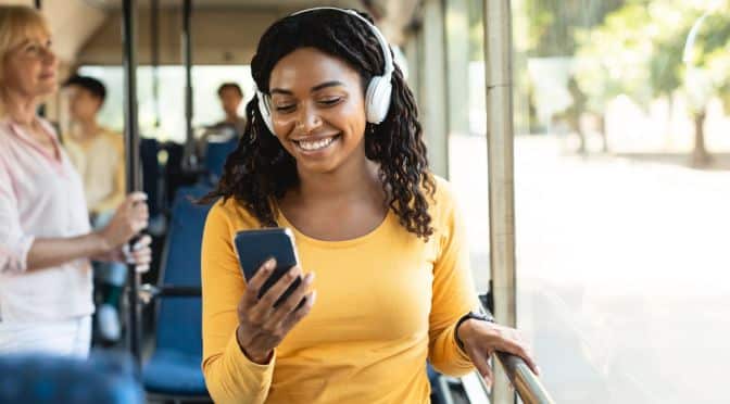 Maximizing commute time