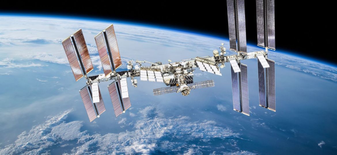 astronau ts stuck in ISS