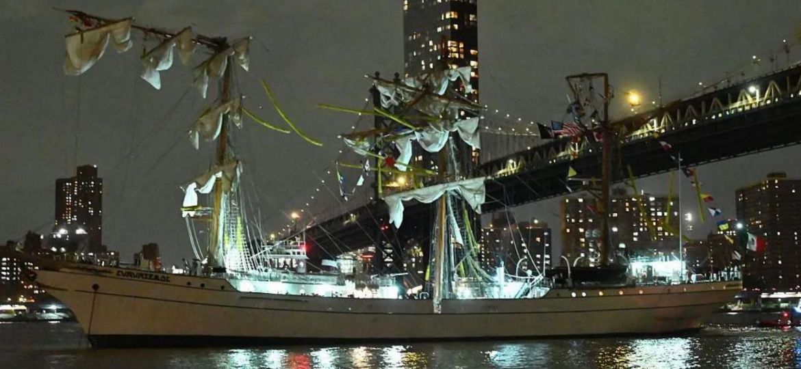 Mexican navy ship crashes into Brooklyn Bridge