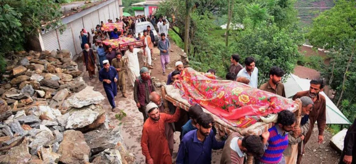 Flash floods kill more than 300 in Pakistan