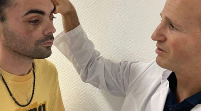 He regains his sight thanks to a tooth, bone, and plexiglass