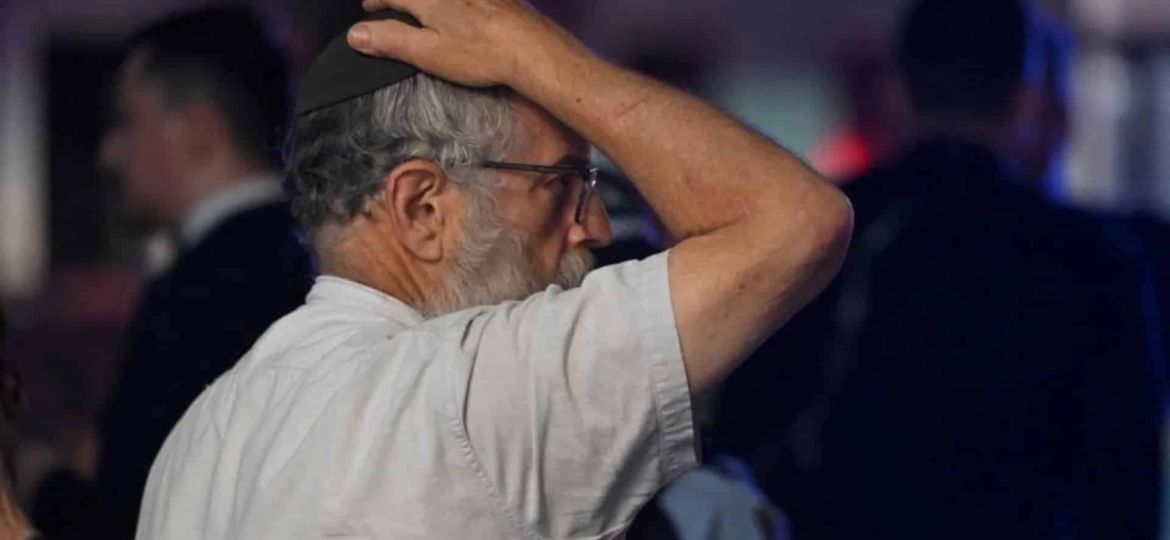 Jewish community reeling after deadly Hanukkah shooting at bondi beach