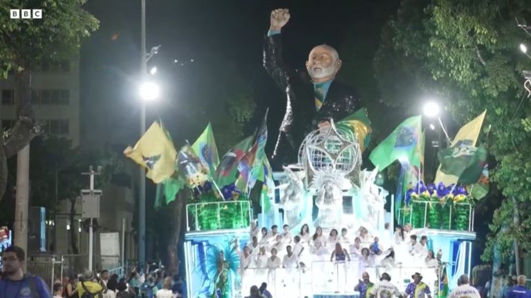 Giant Robot Tribute to President Lula Opens Rio Carnival