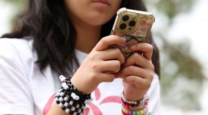 Greece plans social media ban for under-15s from next year