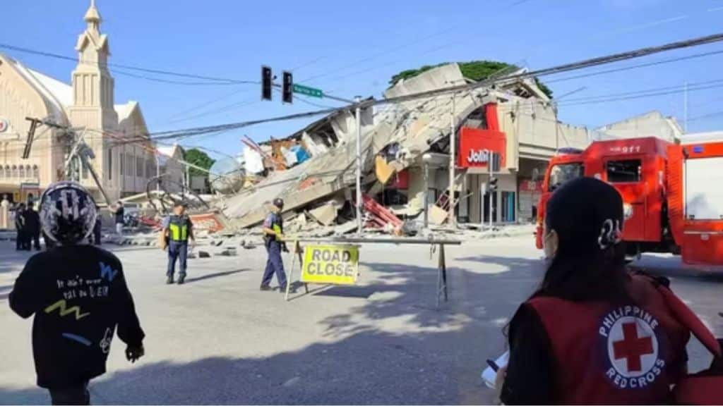 Deadly 7.8-magnitude earthquake strikes southern Philippines, triggers evacuations and tsunami alerts