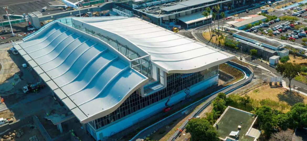 An airport that breathes La Réunion's bioclimatic terminal